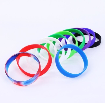 Pulseras de la goma de silicona de los presentes, pulseras personalizadas del silicón elásticos