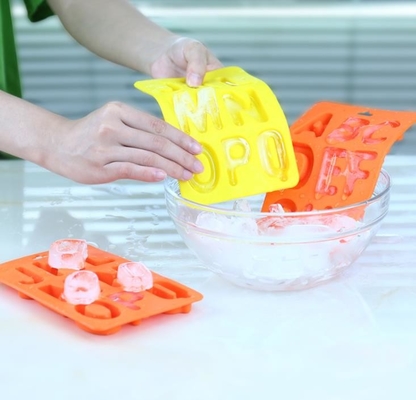 Bandeja de goma del cubo de hielo del diseño de 26 letras, bandejas flexibles del cubo de hielo sanas