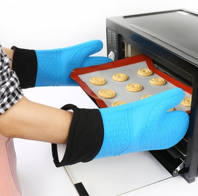 Algodón impermeable de los guantes de la mano del silicón dentro de la protección de la mano del aislamiento de calor