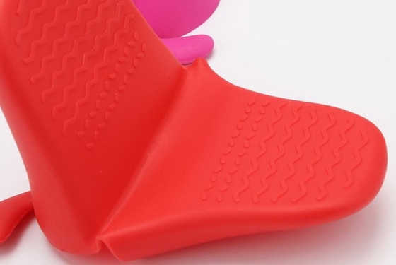 Guantes a prueba de calor de la mano del silicón, cabeza de pequeño perro de los guantes de la hornada del silicón formada