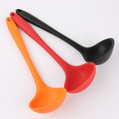 Cucharón de sopa del silicón de la categoría alimenticia del color sólido que cocina el tamaño los 28*8.5*3cm de las herramientas