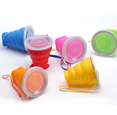 Taza plegable plegable del uso que viaja del silicón portátil de la categoría alimenticia