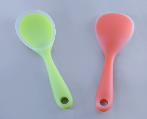 El arroz del silicón de la categoría alimenticia cucharea las herramientas de la cocina con color translúcido