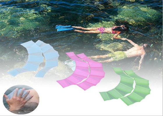 Grillo reticulado de los guantes de la natación del silicón para Swimswim y ejercitante de la natación