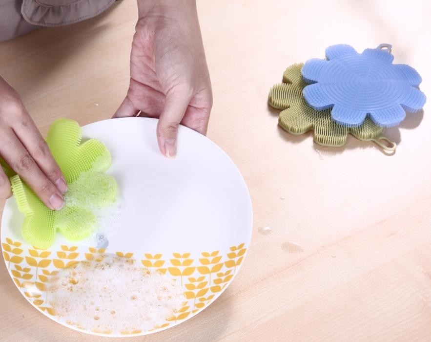 Esponja del cepillo del lavado del silicón de la categoría alimenticia de la forma de la flor para los platos y la fruta de limpieza